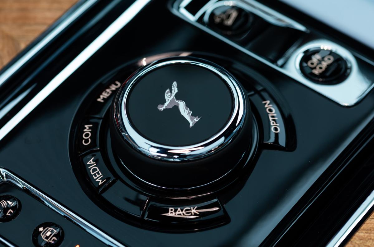 Rolls-Royce Cullinan infotainment control dial