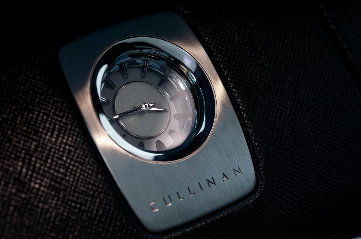 Rolls-Royce Cullinan clock