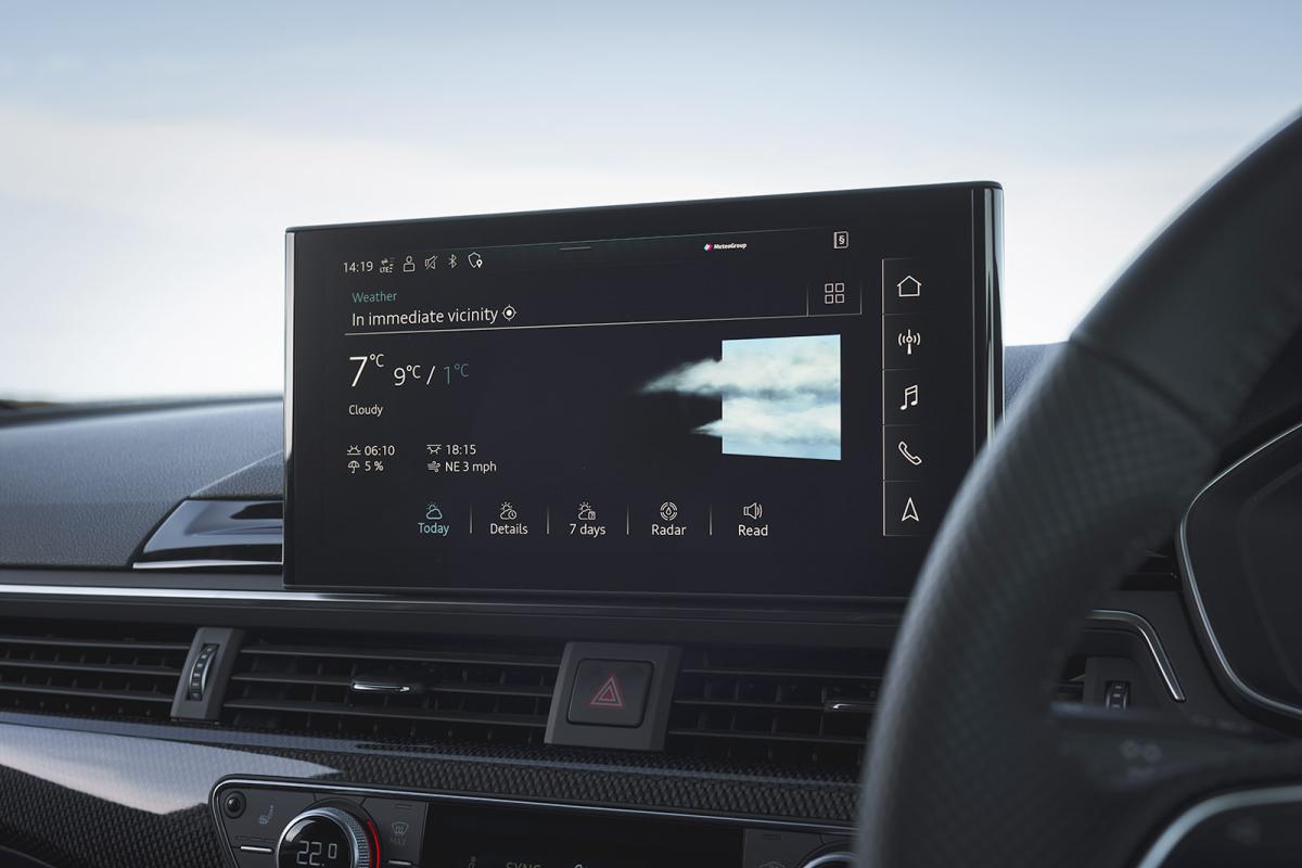 Audi S5 interior infotainment