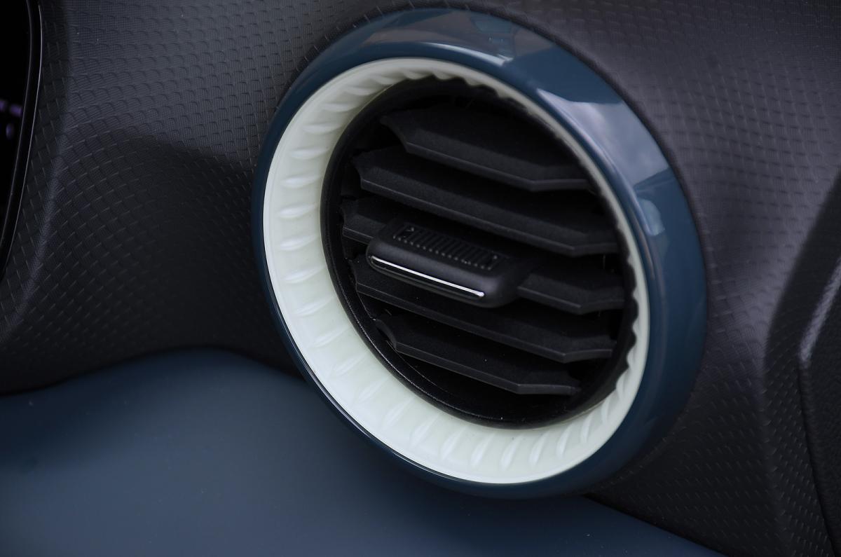 Seat Arona air vent detail