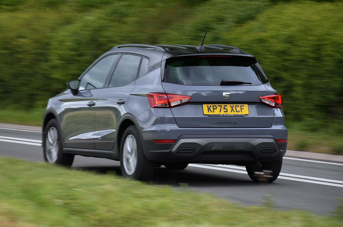 Seat Arona driving rear left