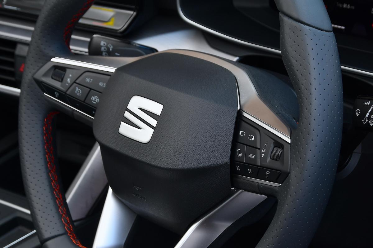 Seat Leon steering wheel