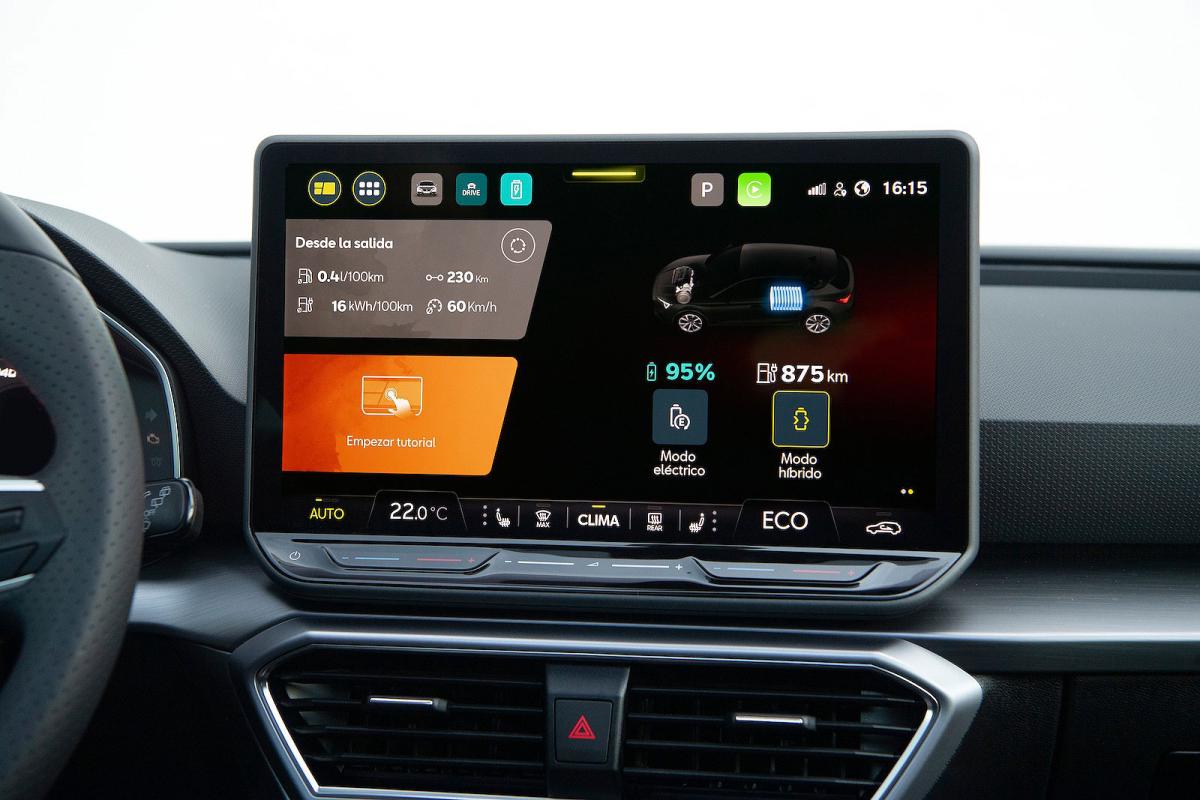 Seat Leon Estate infotainment touchscreen