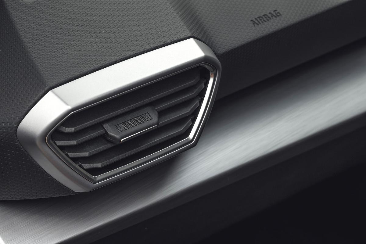 Seat Leon Estate vent detail