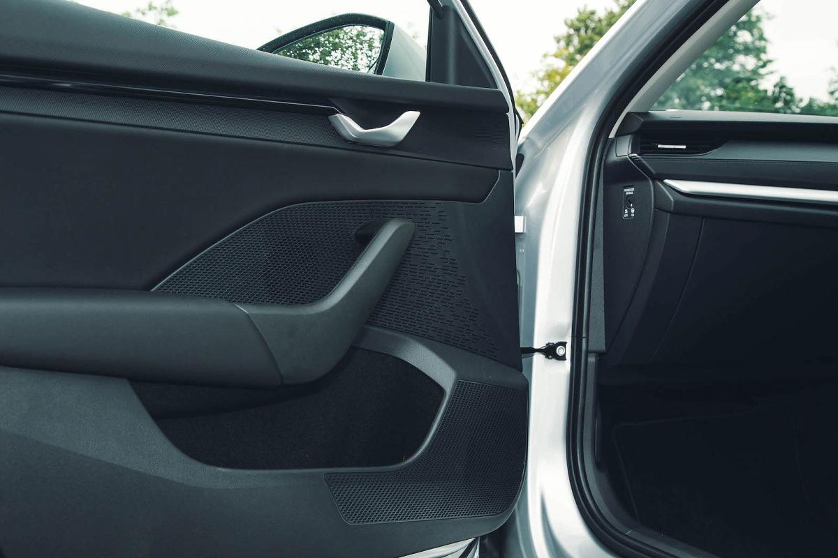 Skoda Octavia door detail