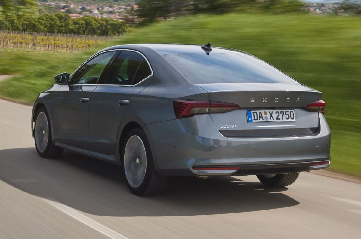 Skoda Octavia exterior rear dynamic