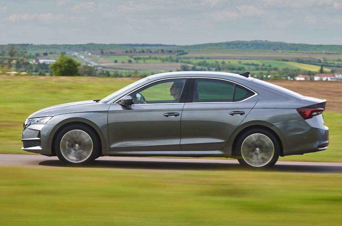 Skoda Octavia exterior side dynamic
