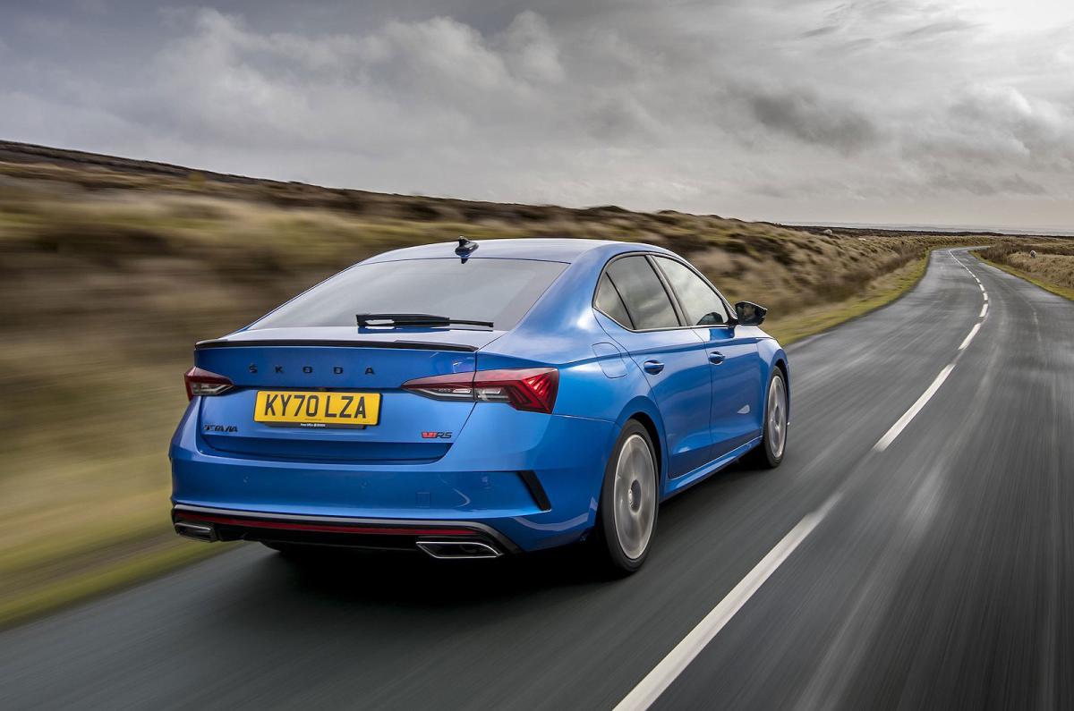 Skoda Octavia vRS 2022 rear right tracking