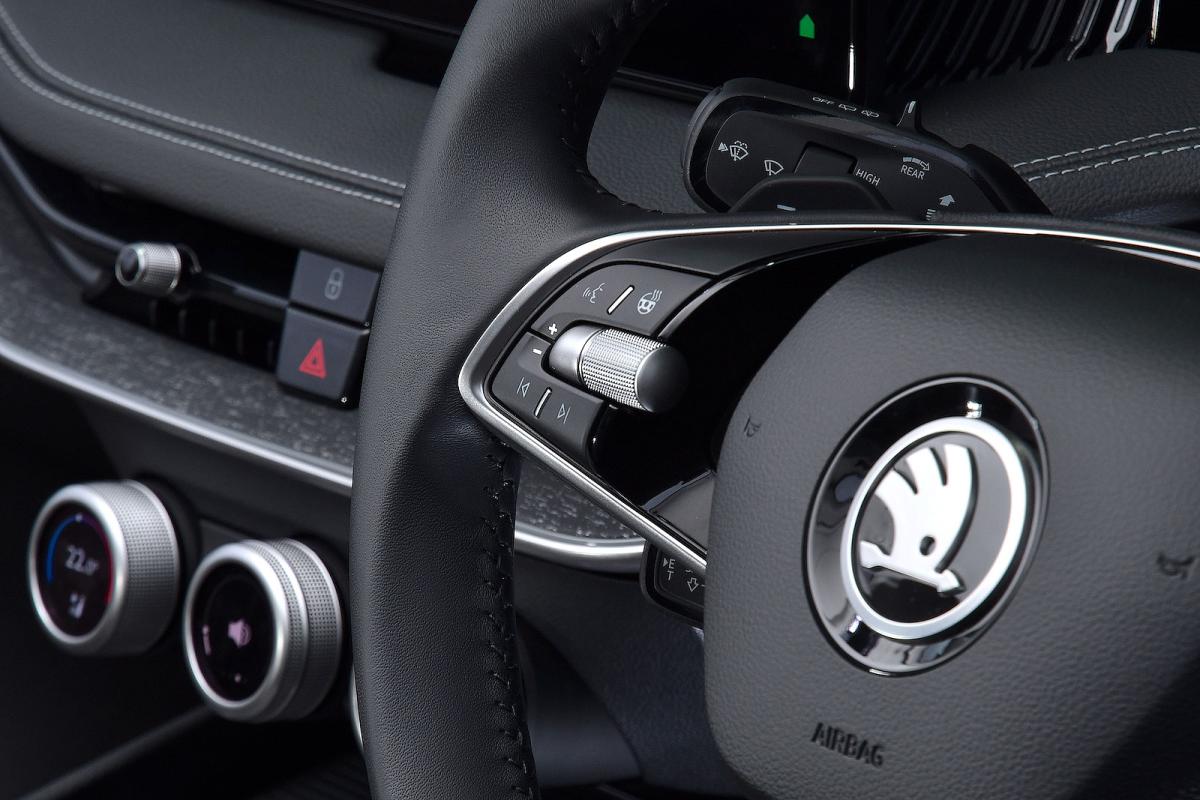 Skoda Superb Estate steering wheel detail