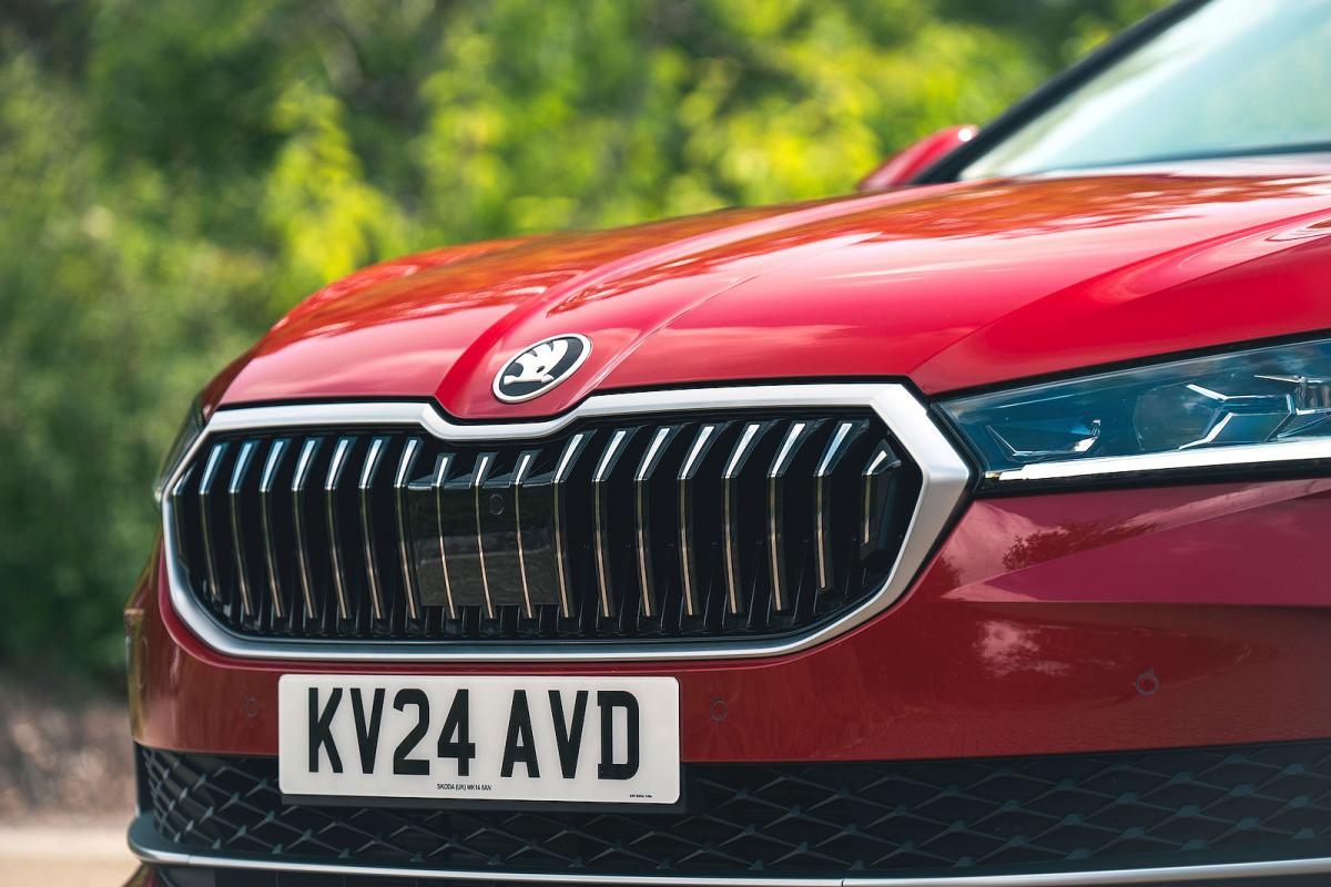Skoda Superb grille