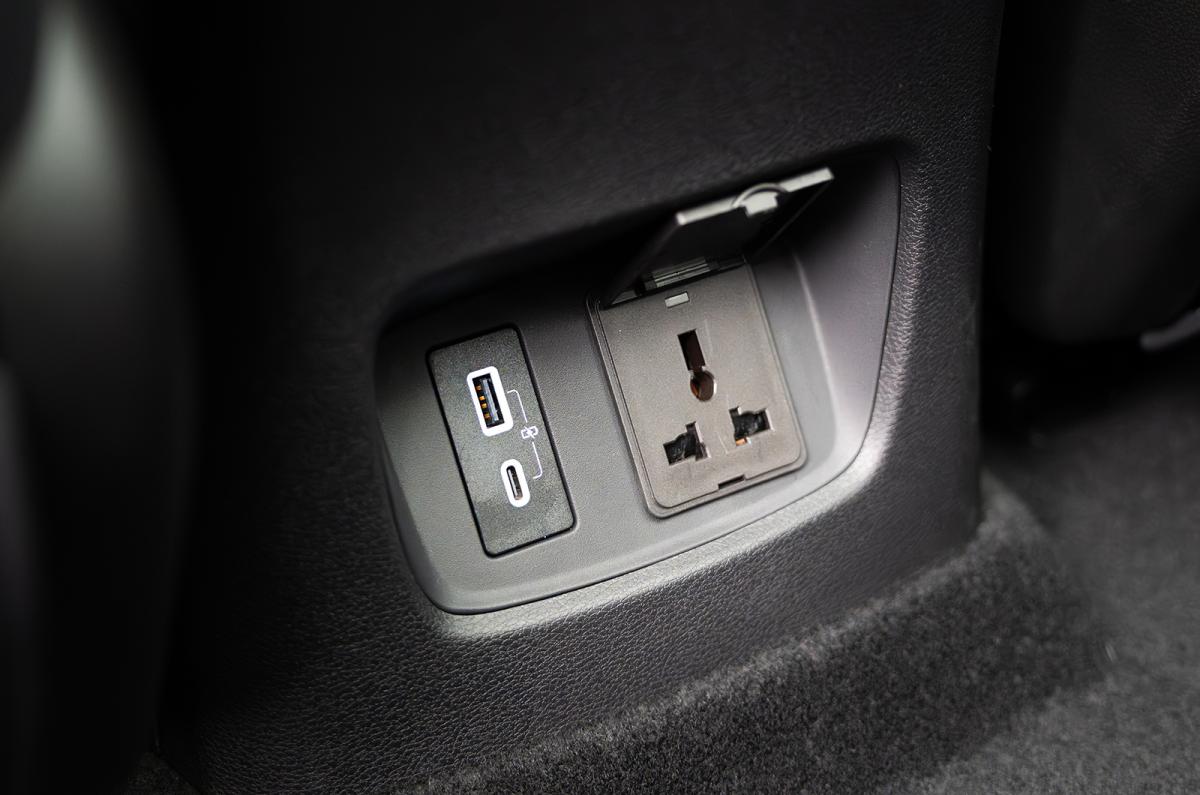 Skywell BE11 plug socket