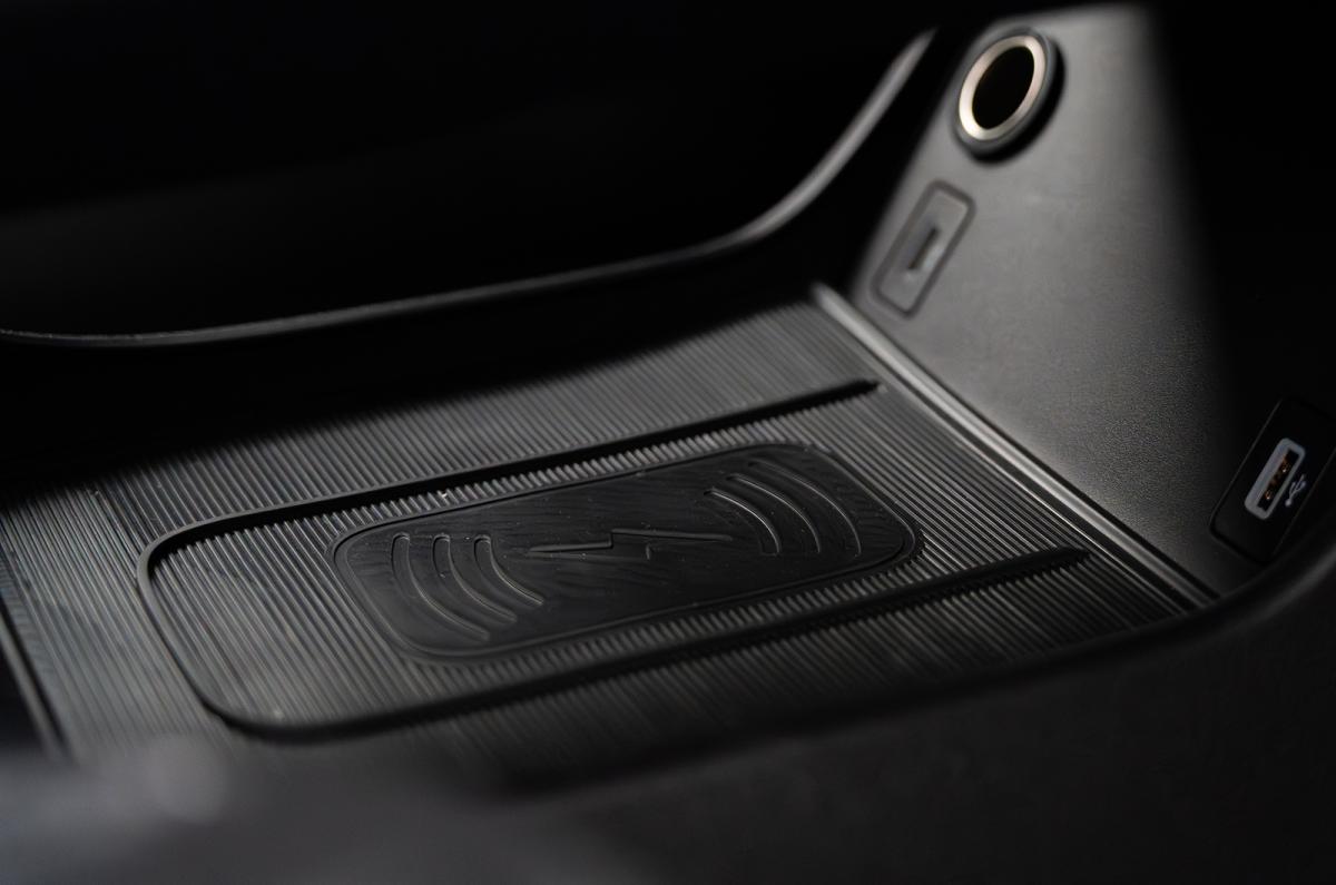 Skywell BE11 wireless charging