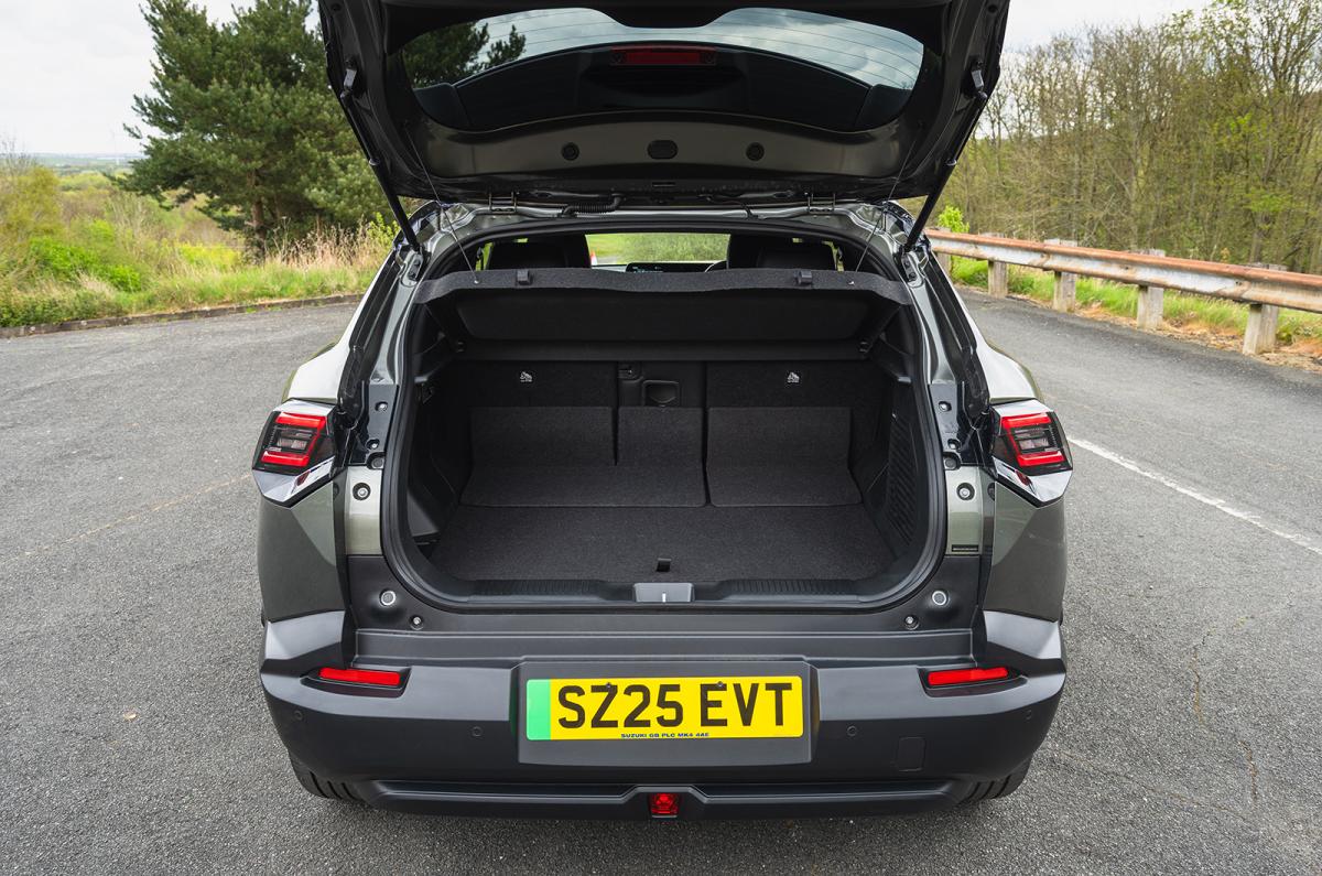 Suzuki e Vitara boot
