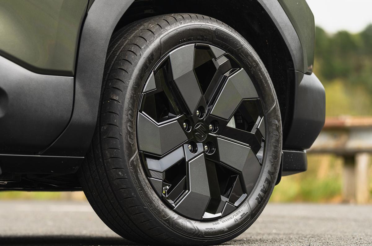 Suzuki eVitara wheel
