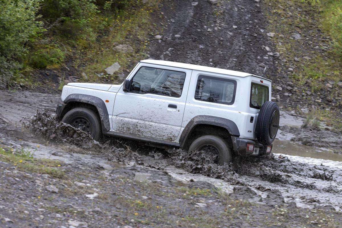 Suzuki Jimny LCV left driving off road