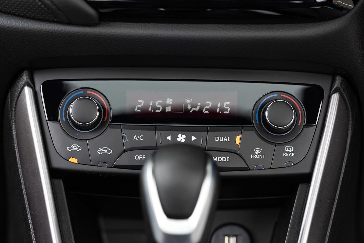 Suzuki S-Cross air-con controls