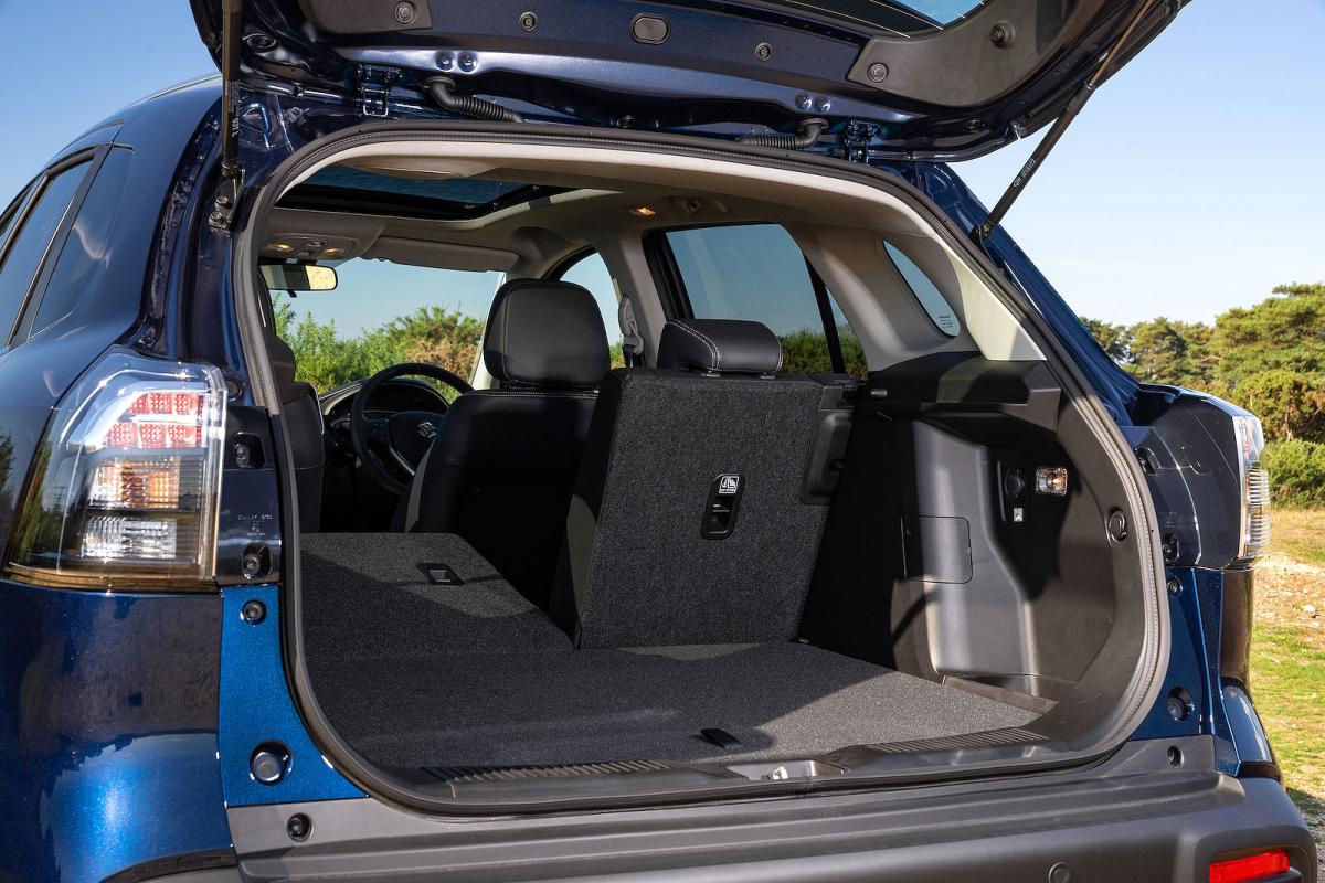 Suzuki S-Cross boot