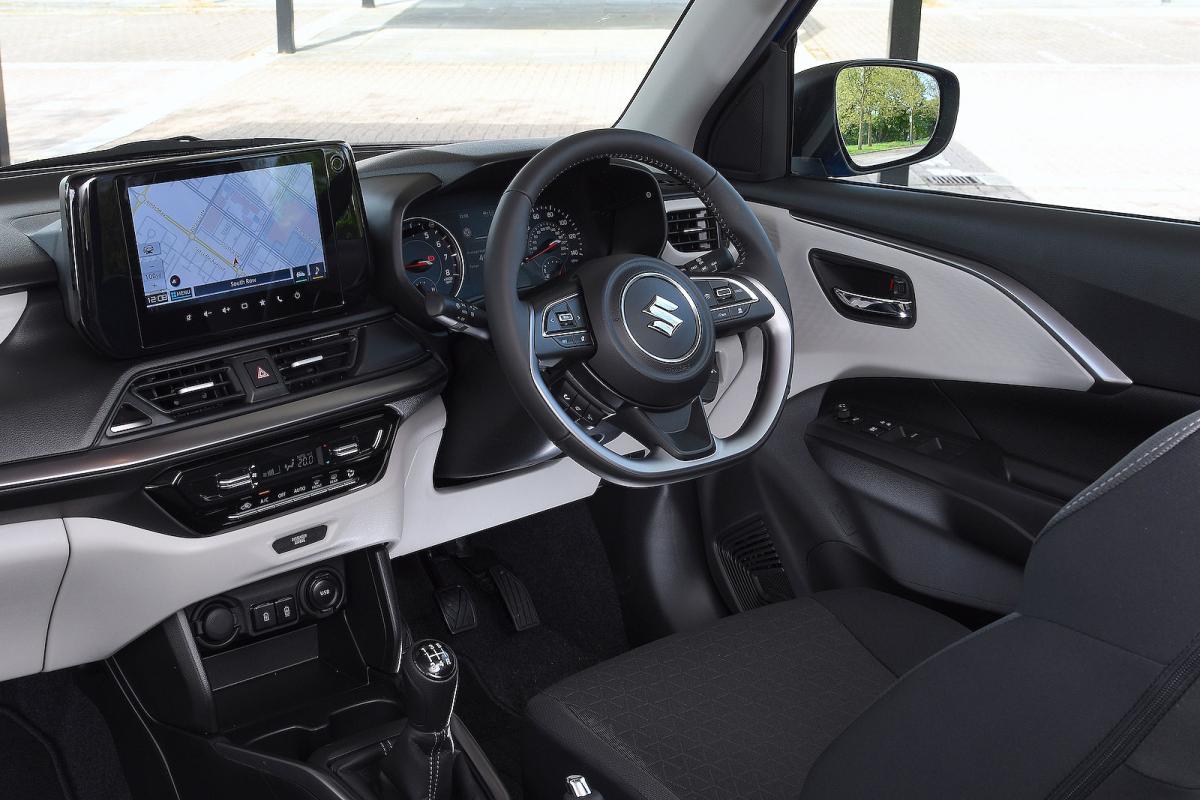 Suzuki Swift Hybrid steering wheel and screens