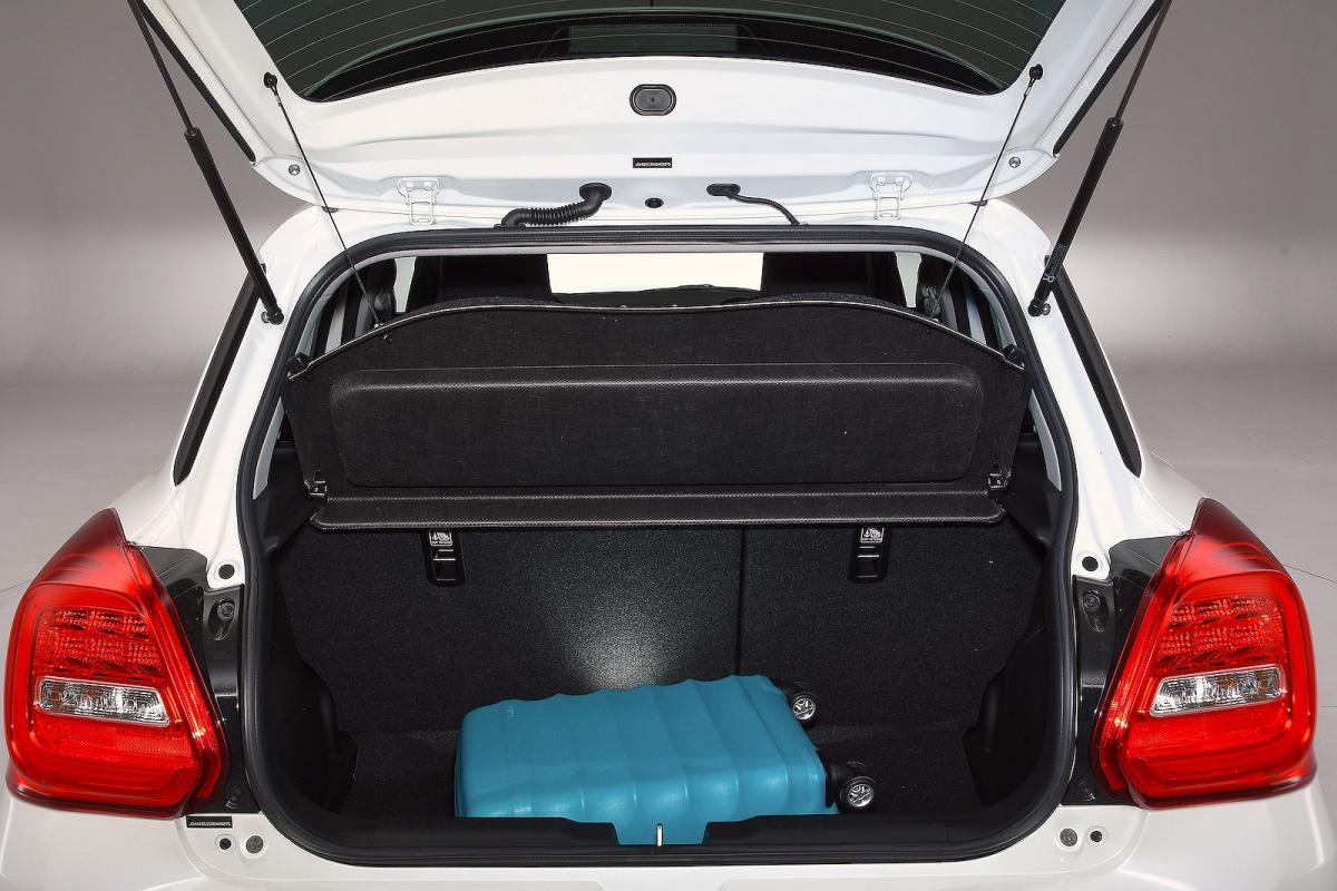 Suzuki Swift Sport boot open