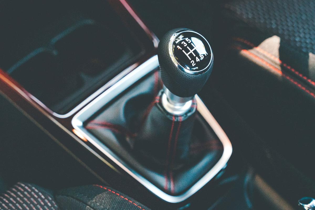 Suzuki Swift Sport interior gearstick detail