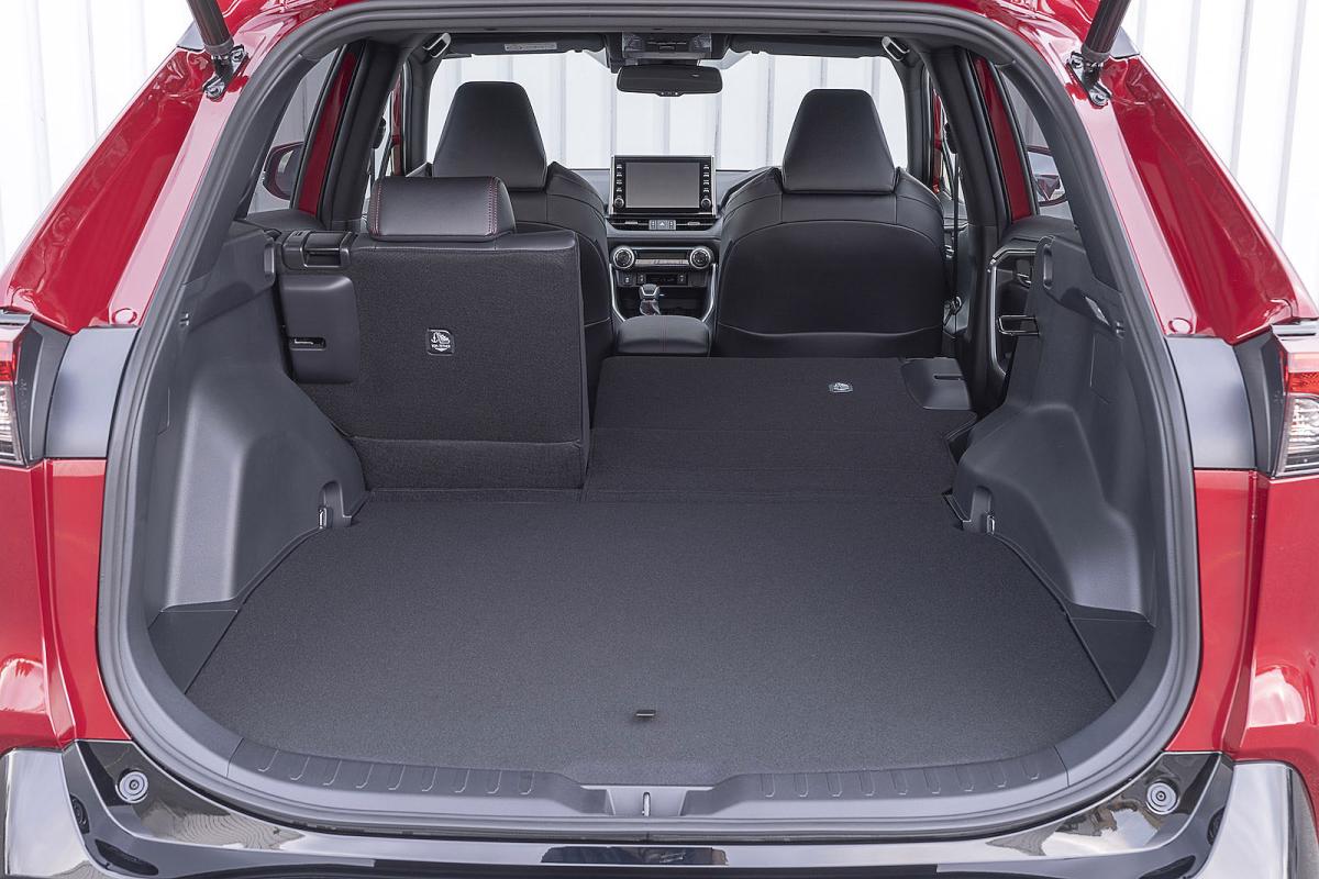 Suzuki Across boot