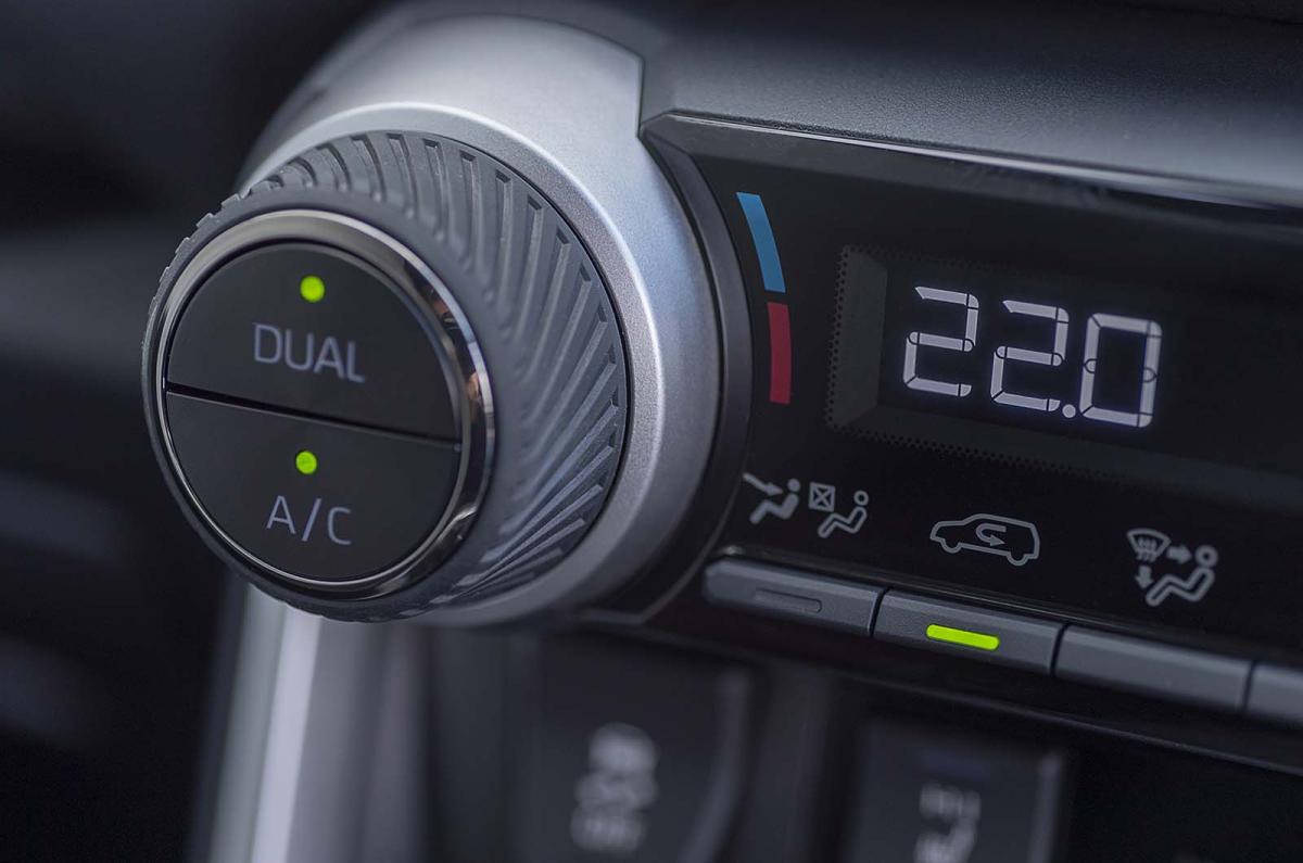 Suzuki Across climate control detail
