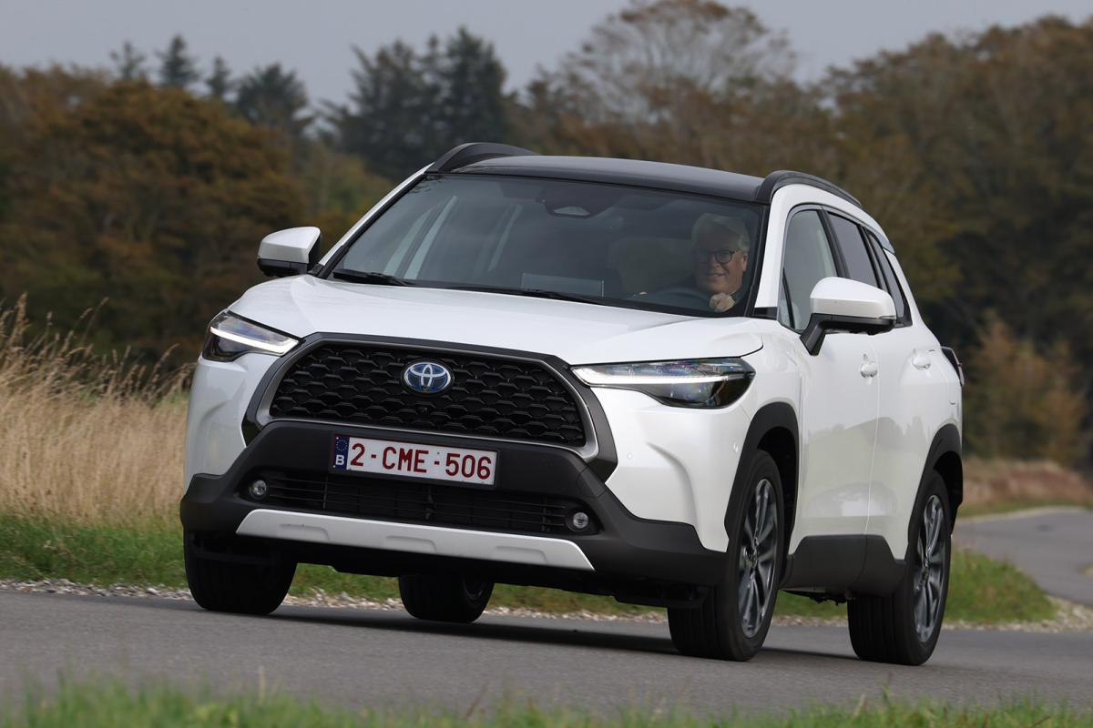 Toyota Corolla Cross 2022 front right tracking