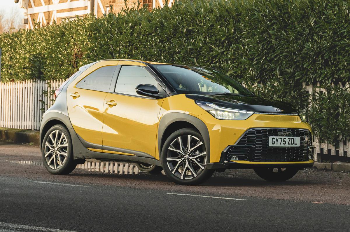 Toyota Aygo X Hybrid static front right