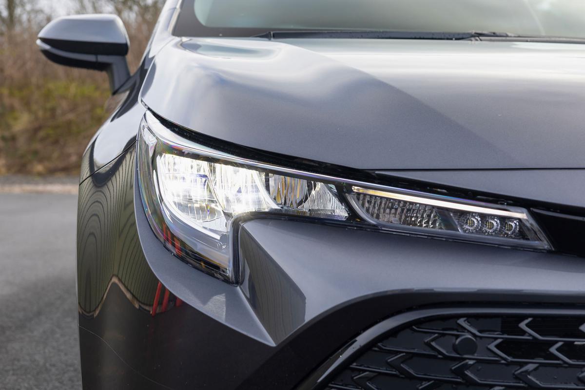 Toyota Corolla Commercial headlights detail