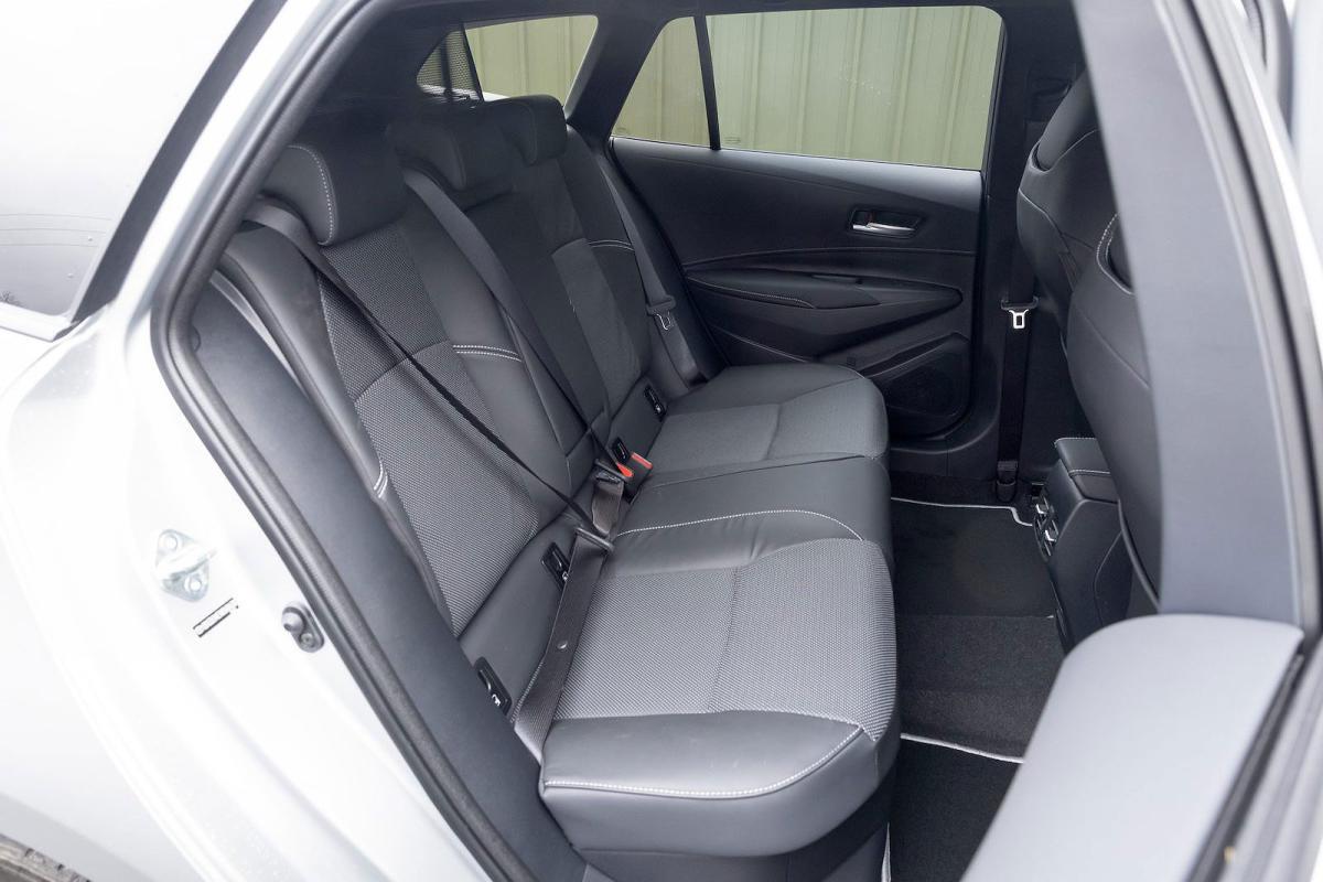 Used Toyota Corolla Touring Sports 2019-present back seats