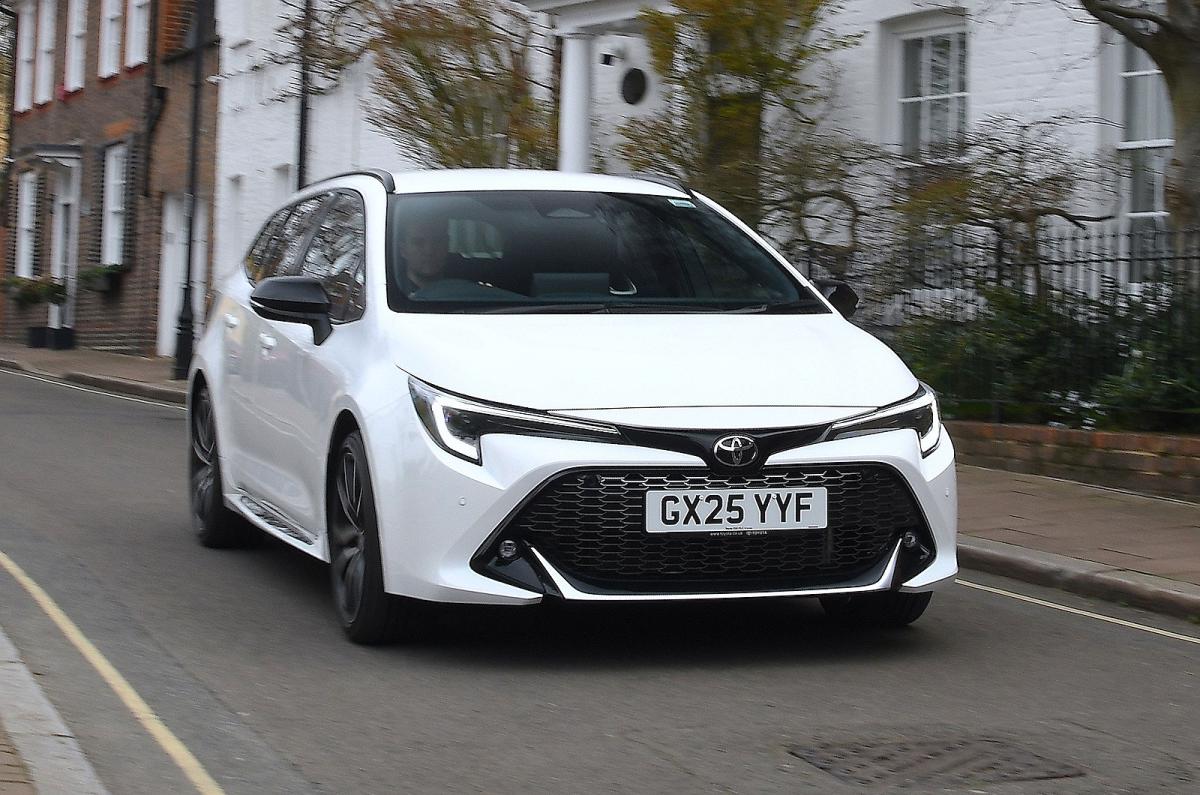 Toyota Corolla Touring Sports front driving