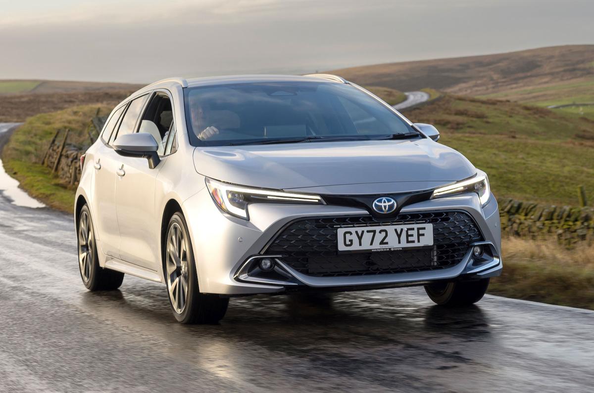 Used Toyota Corolla Touring Sports 2019-present front right driving