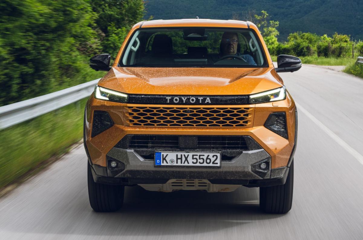 Toyota Hilux front dynamic