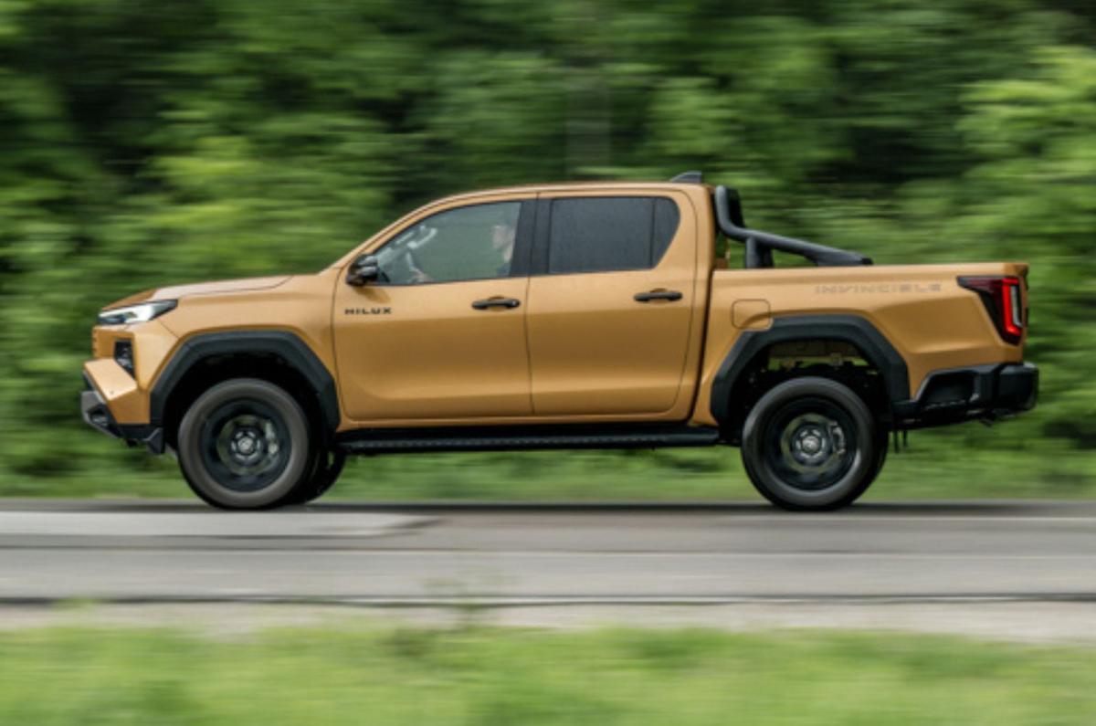 Toyota Hilux side dynamic