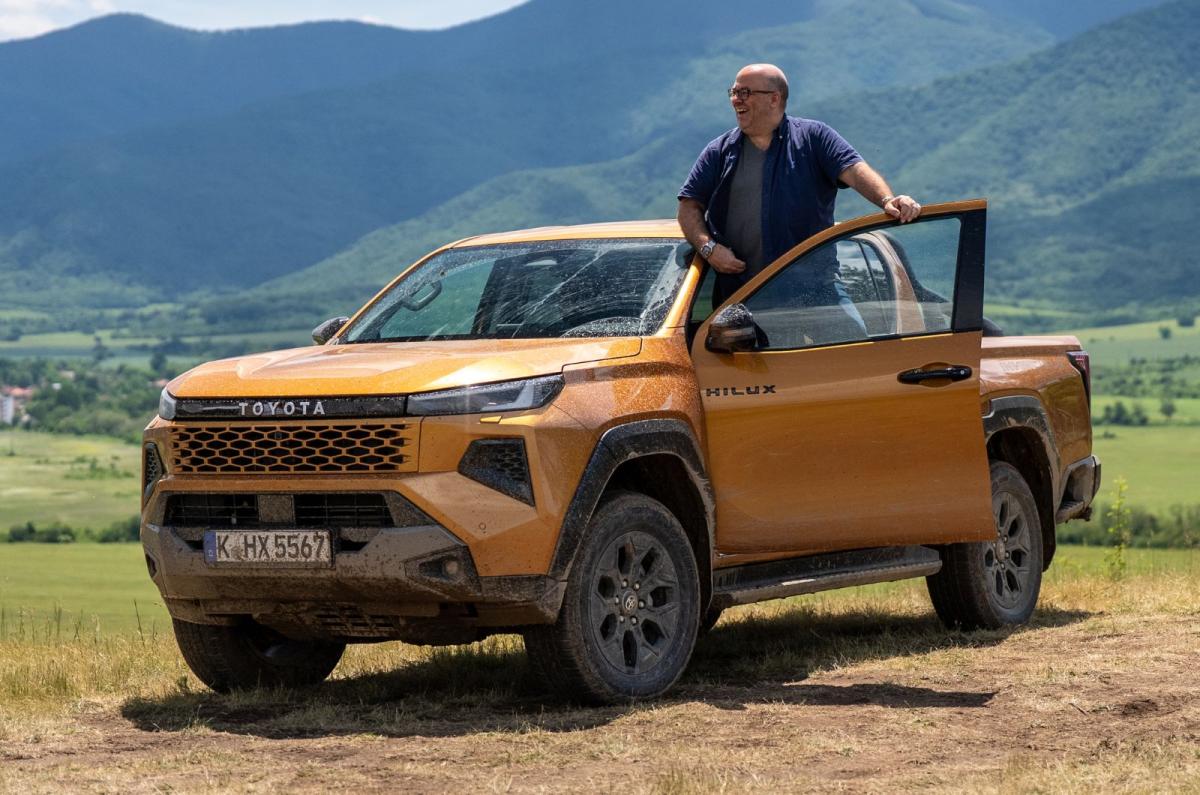 Toyota Hilux exterior still phil Huff