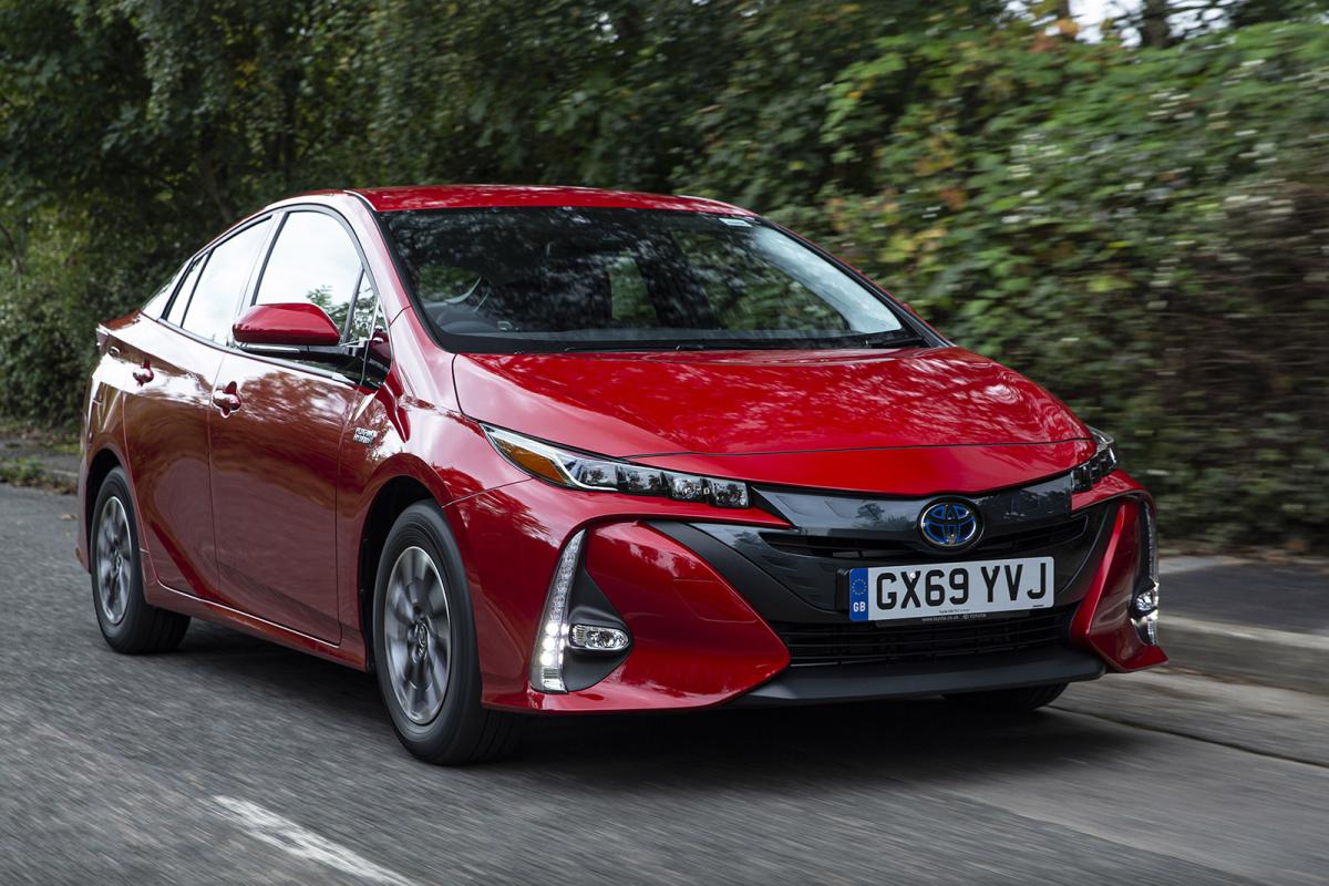 Toyota Prius Plug-in 2022 front right tracking