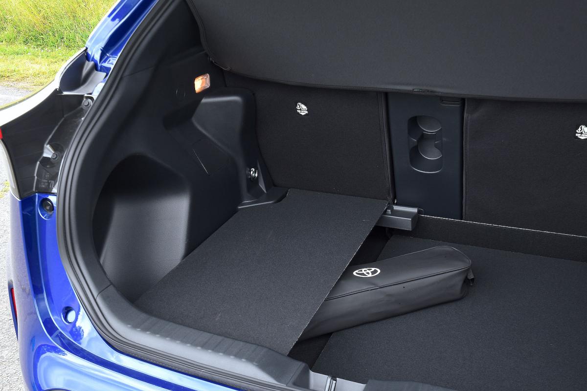 Toyota Yaris Cross boot floor