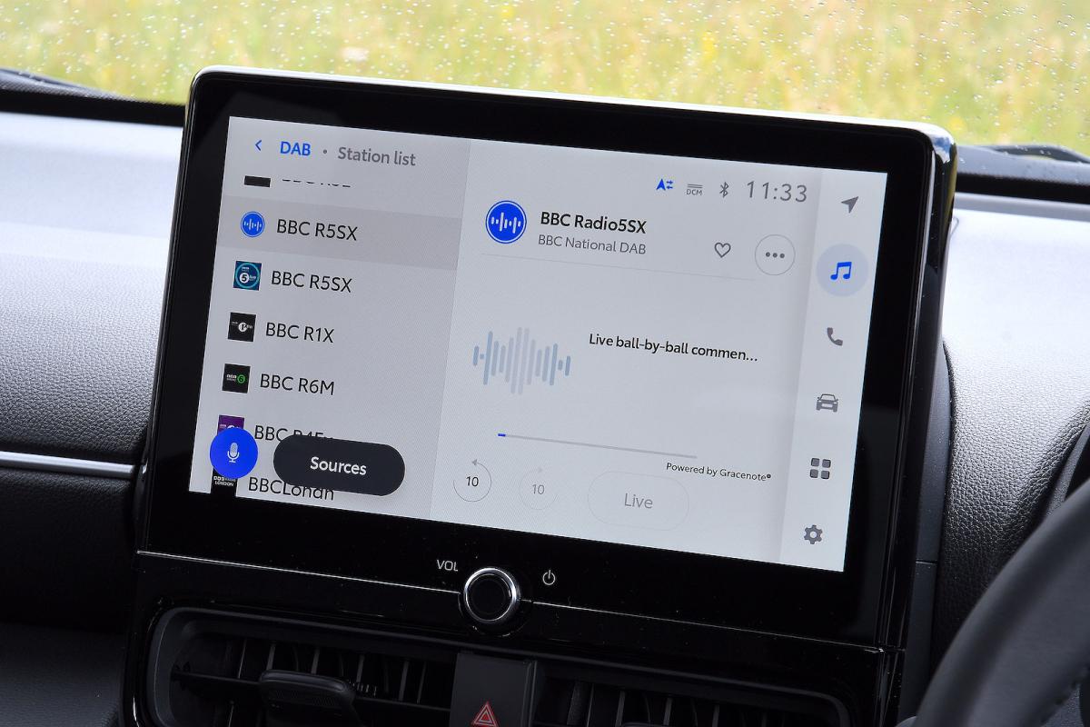 Toyota Yaris Cross infotainment touchscreen