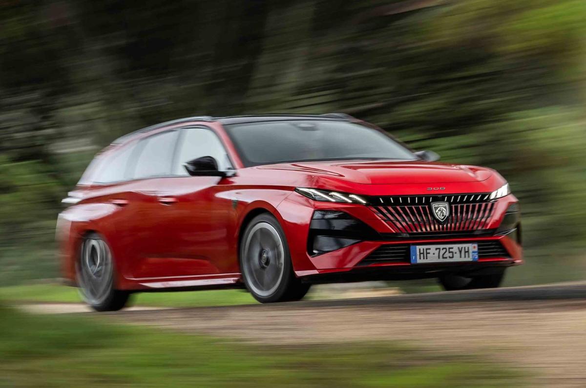 Peugeot 308 SW front driving