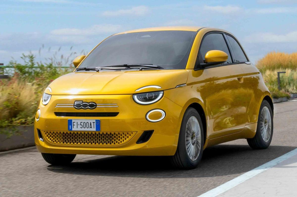 Fiat 500 Hybrid front left driving