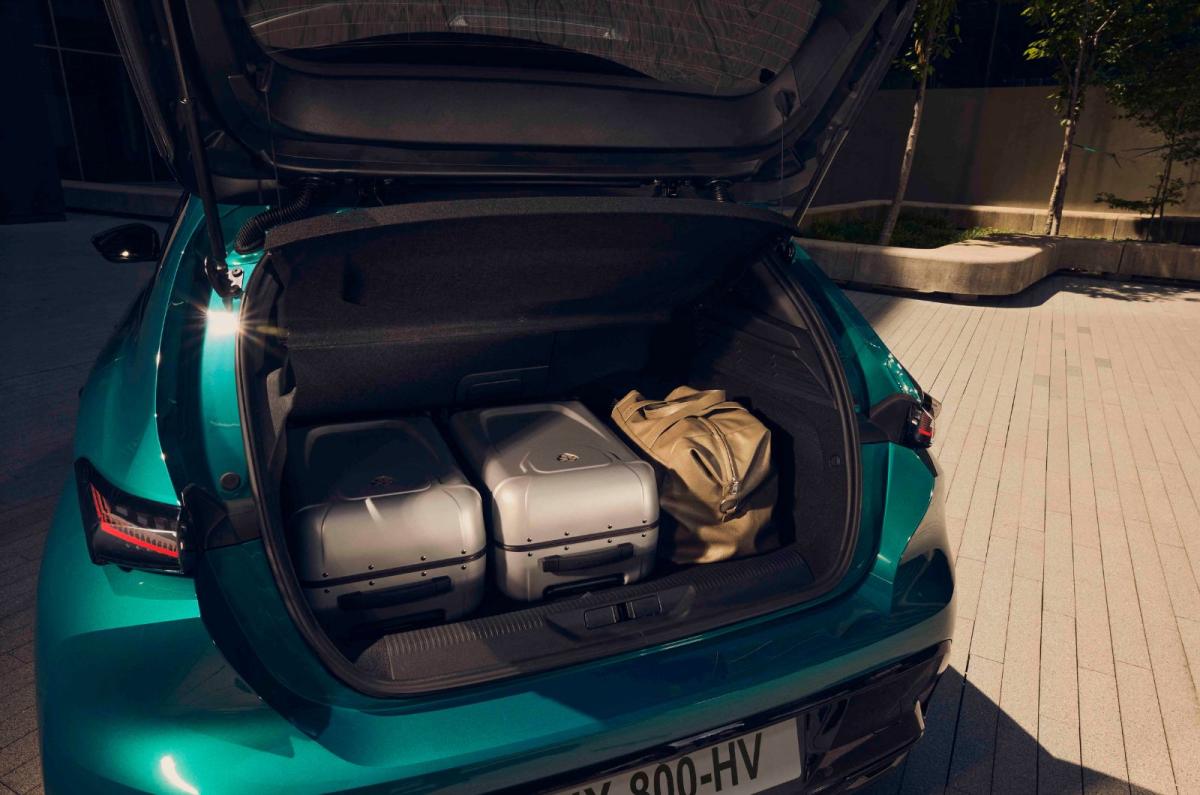 Peugeot 308 hatchback boot space