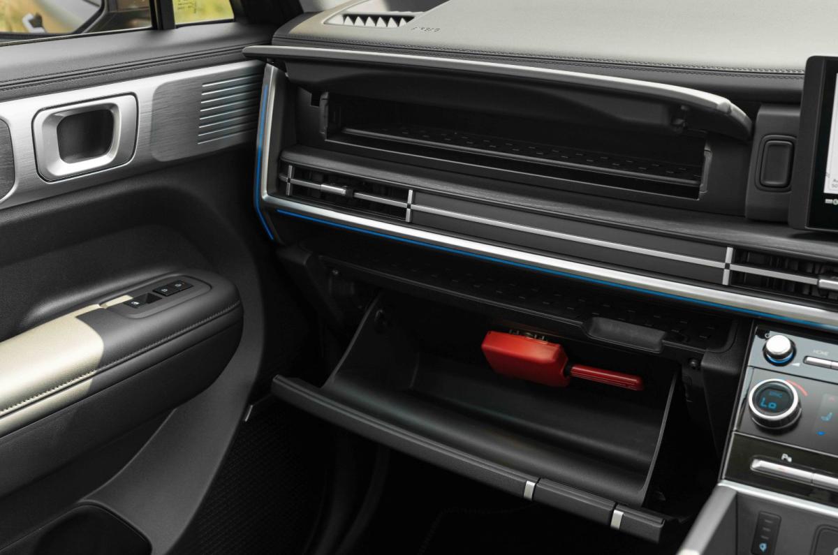 Hyundai Santa Fe interior details