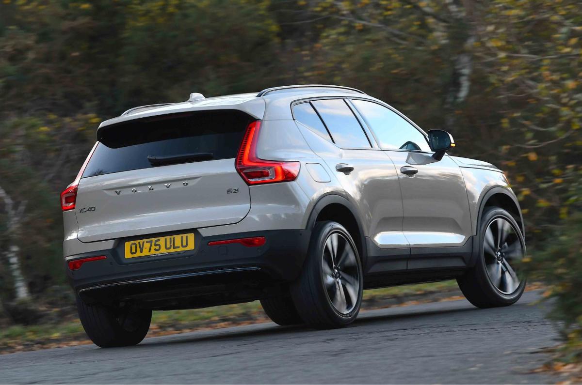 Volvo XC40 rear driving