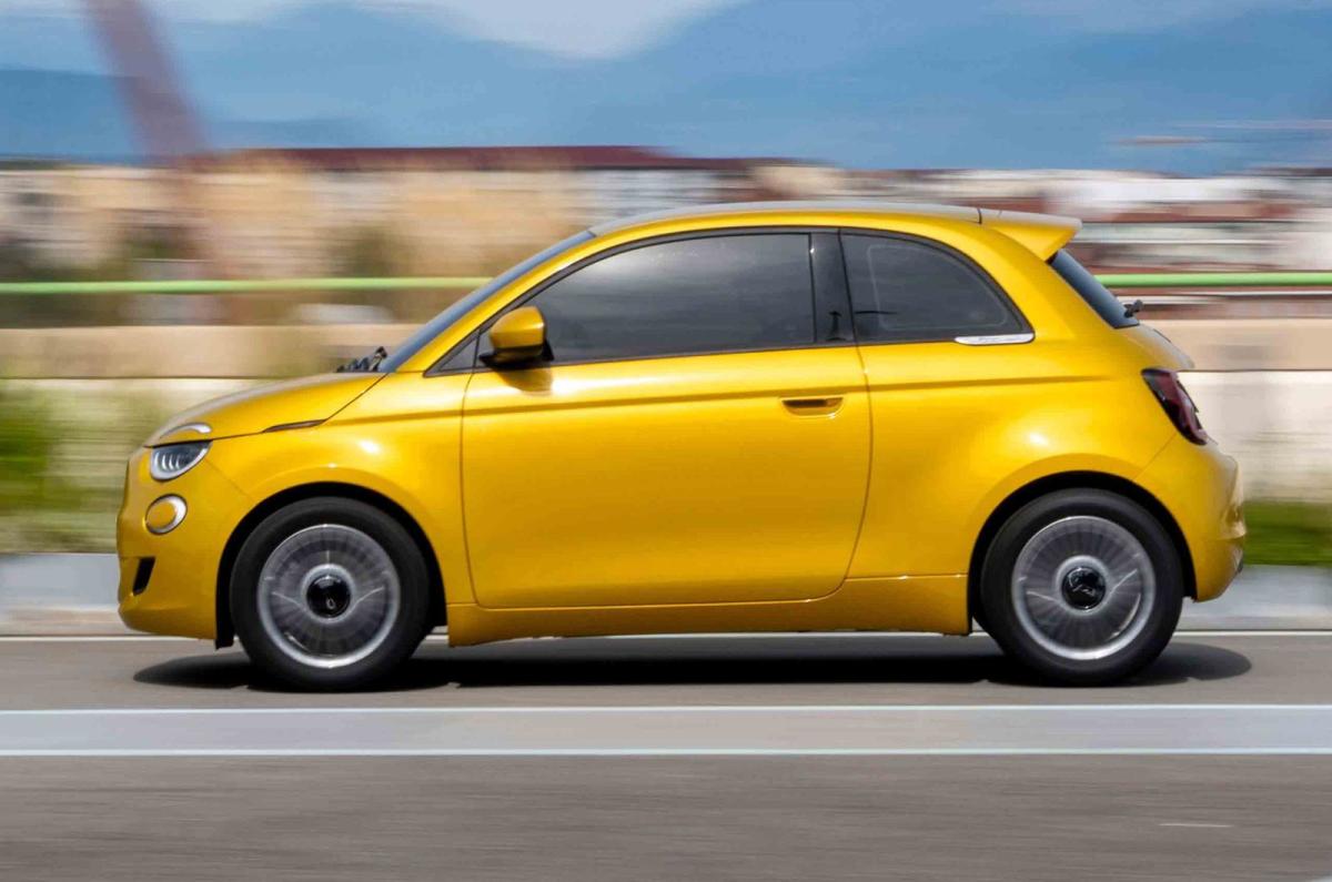 Fiat 500 Hybrid side profile dynamic