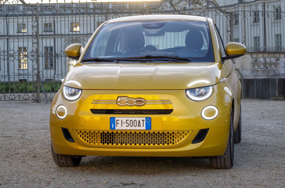 Fiat 500 Hybrid exterior front still