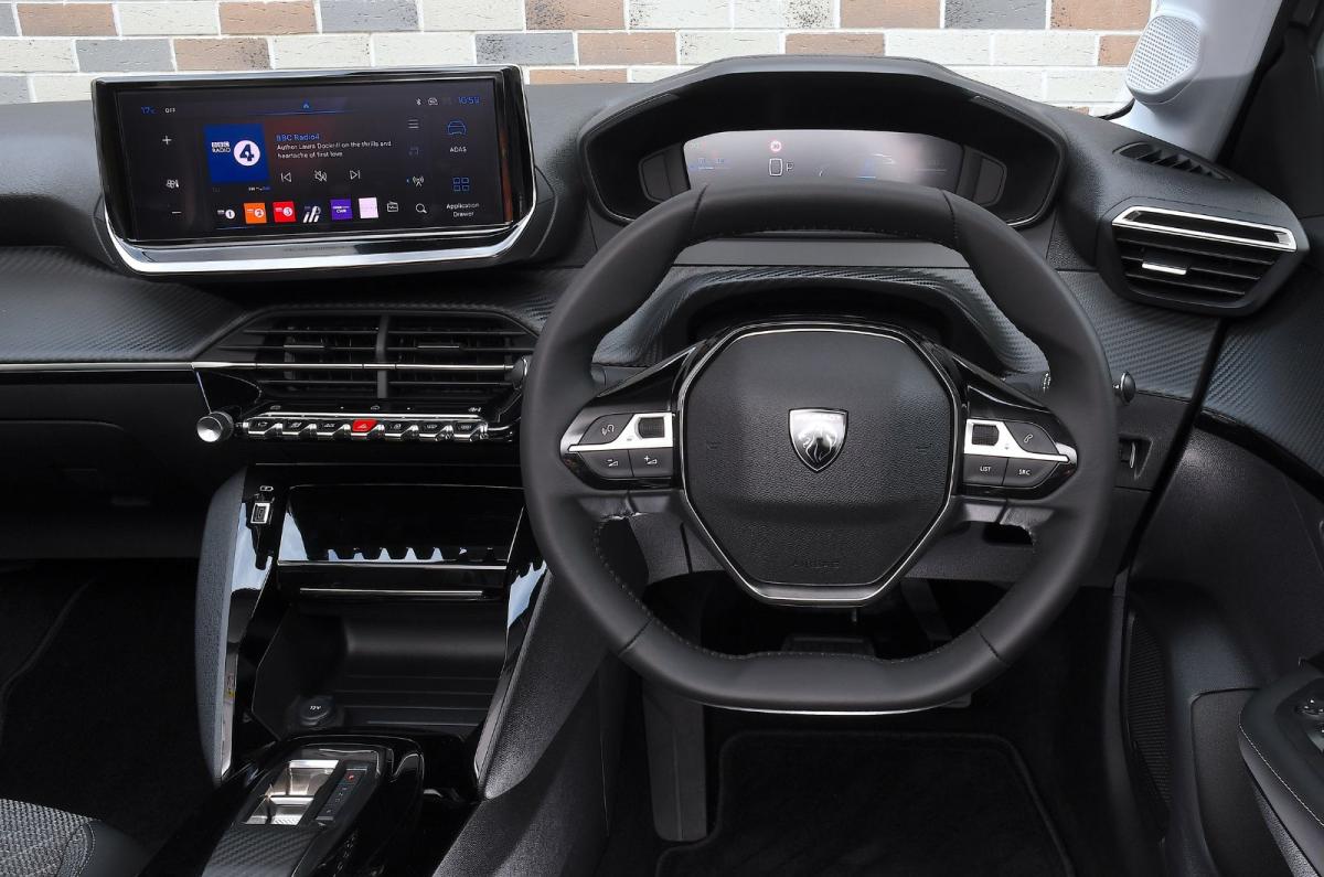 Peugeot e-208 interior