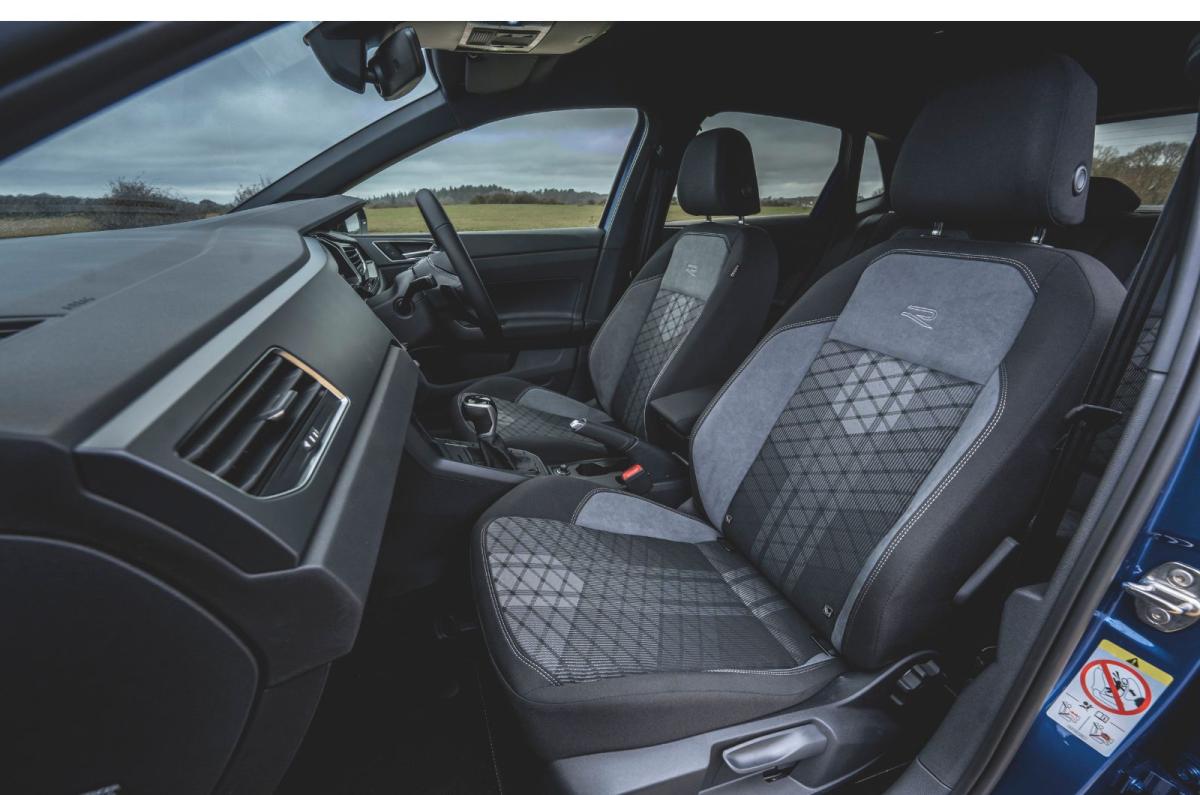 Volkswagen Polo Black Edition interior