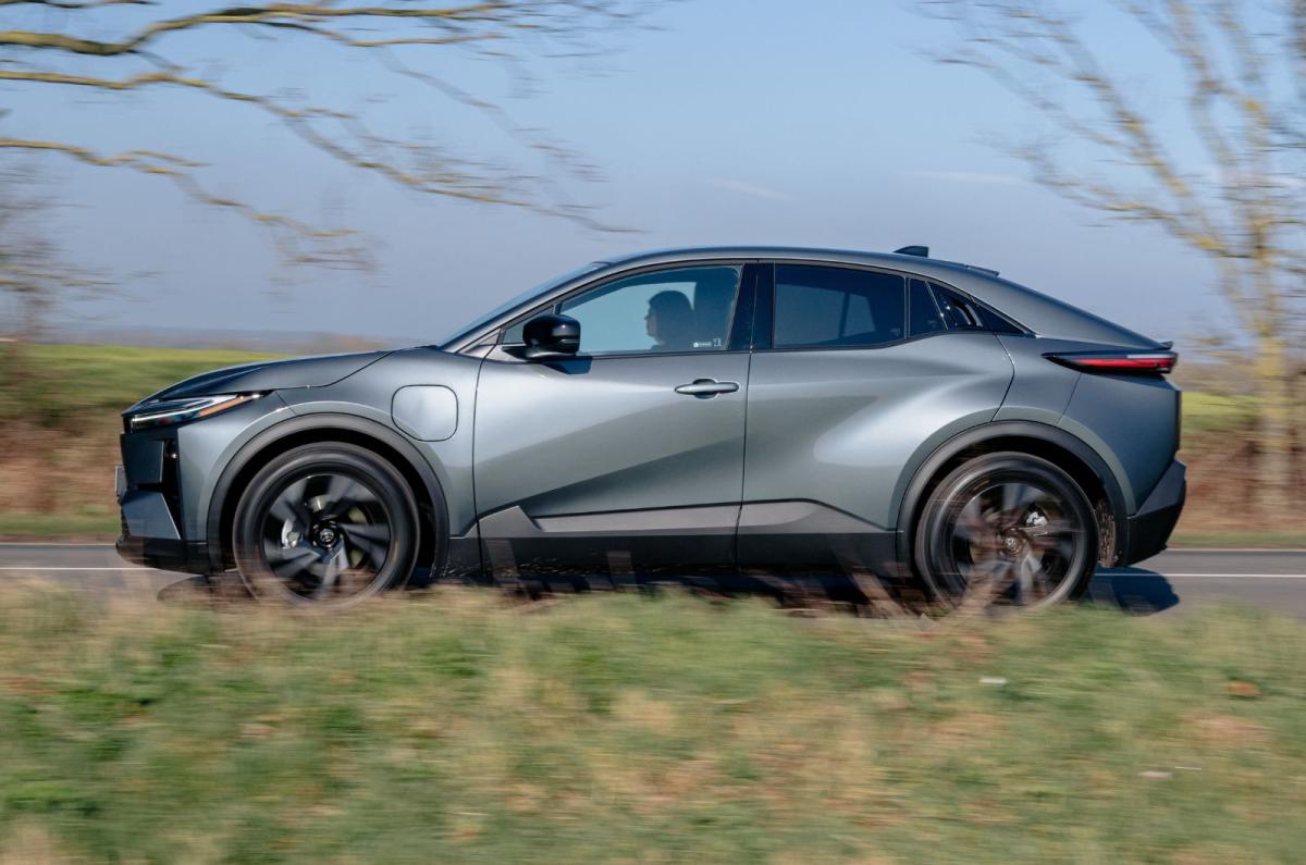Toyota C-HR+ side profile dynamic