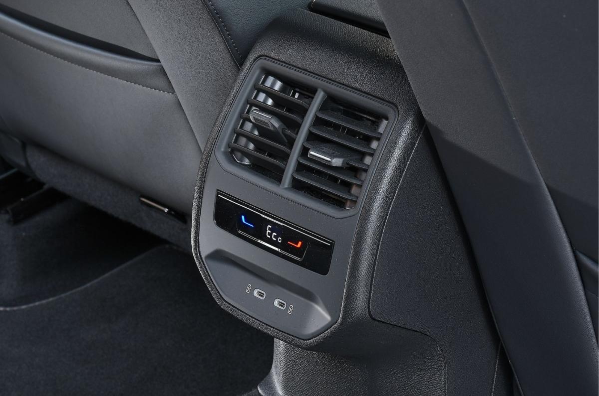 Cupra Leon interior details
