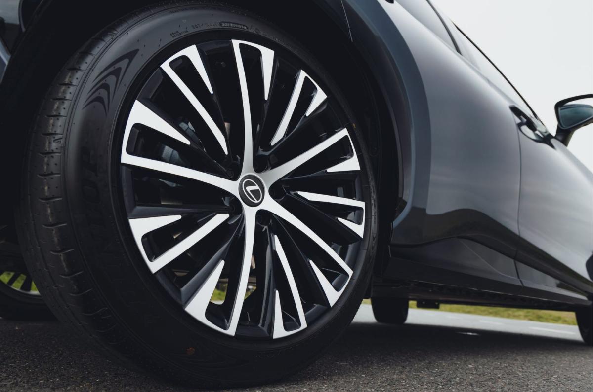 Lexus RZ exterior details